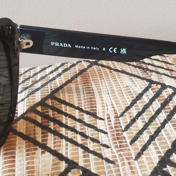 Prada PR13YS - Picture 4 of 9